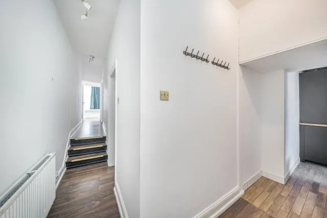 Ballards Lane, London, N3, photo 17