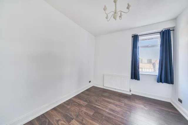 Ballards Lane, London, N3, photo 18