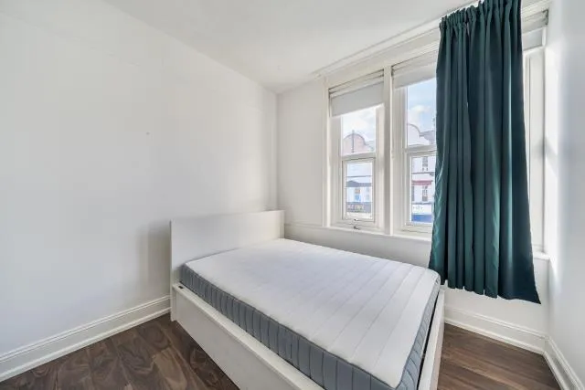 Ballards Lane, London, N3, photo 8