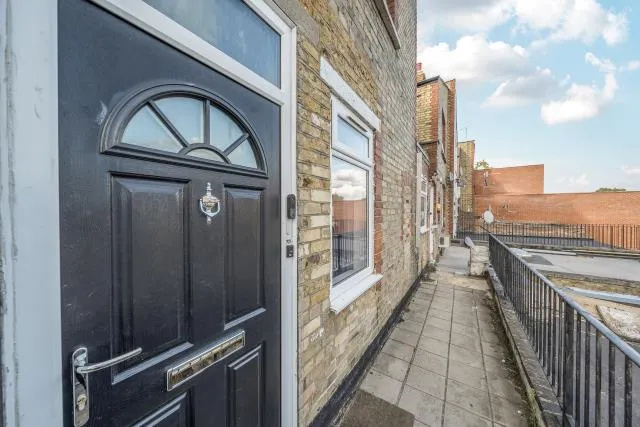 Ballards Lane, London, N3, photo 21