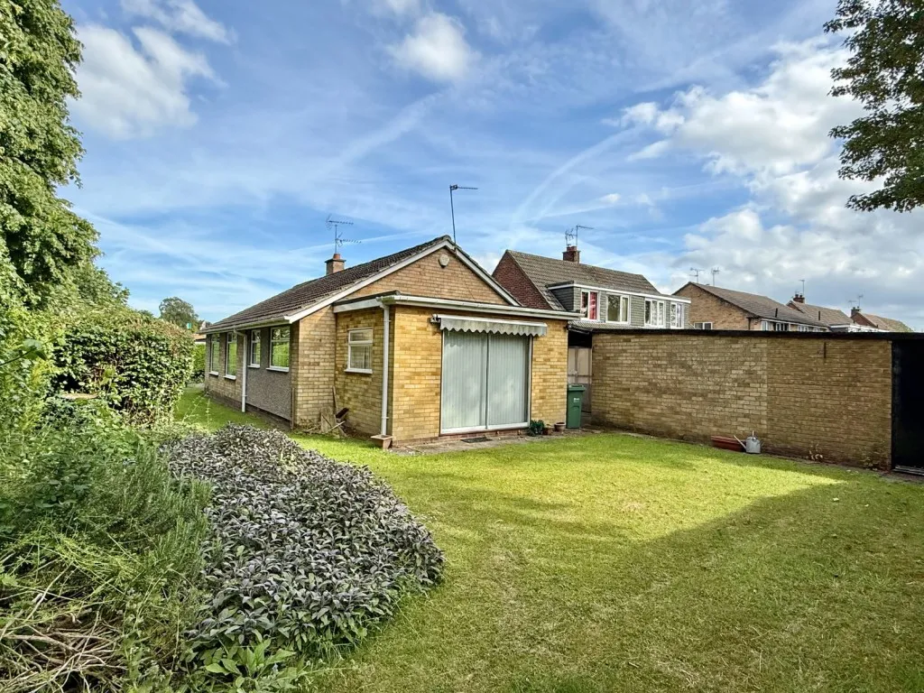 Heuthwaite Avenue, LS22, photo 13