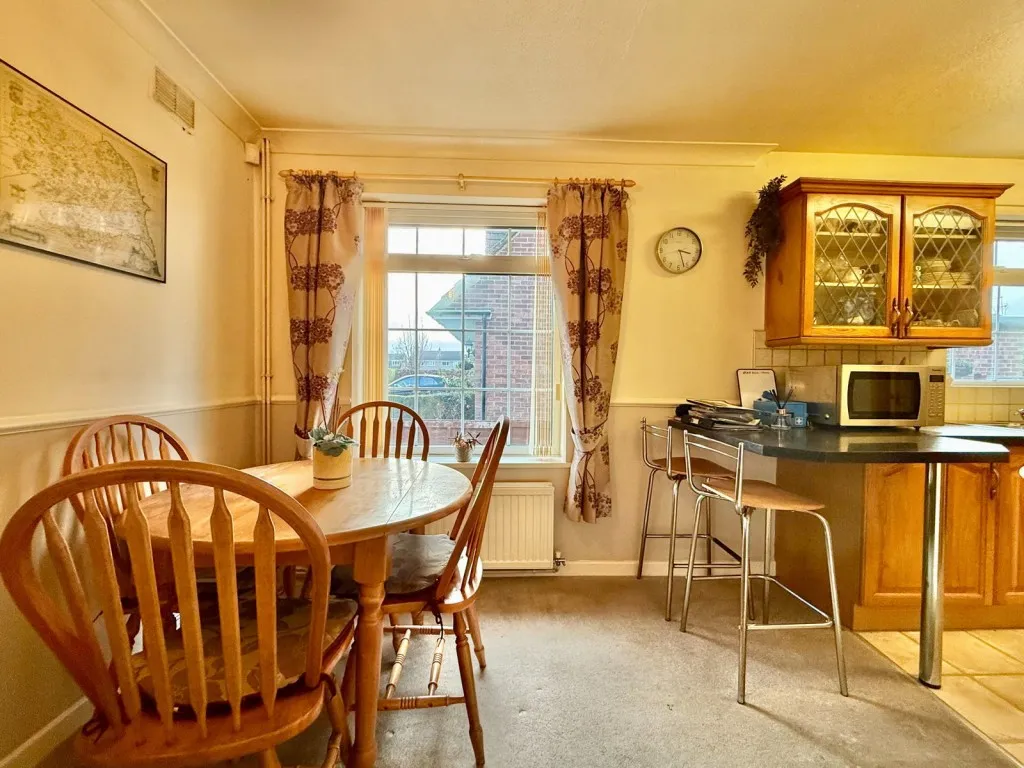 Heuthwaite Avenue, LS22, photo 6