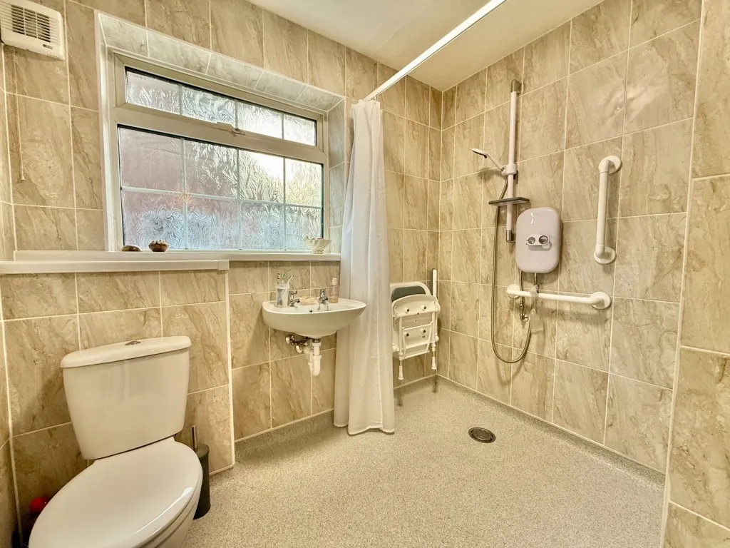 Heuthwaite Avenue, LS22, photo 12