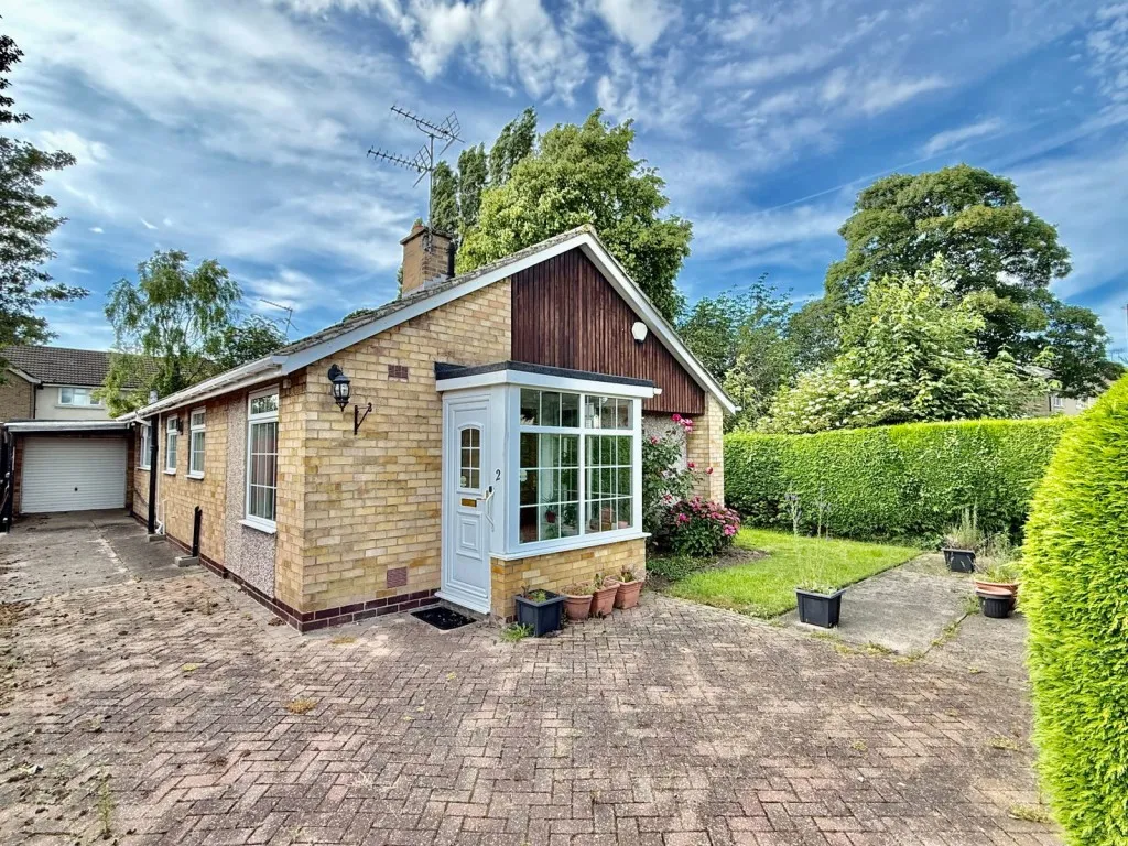 2 bed house for sale, Heuthwaite Avenue, LS22