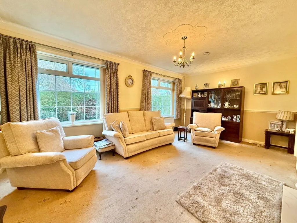 Heuthwaite Avenue, LS22, photo 4