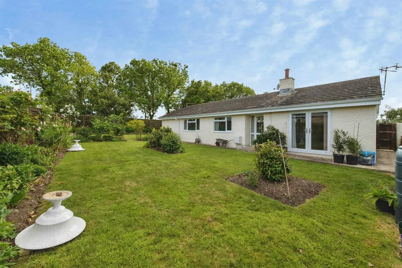 Brunenburg Way, Axminster, EX13, photo 2