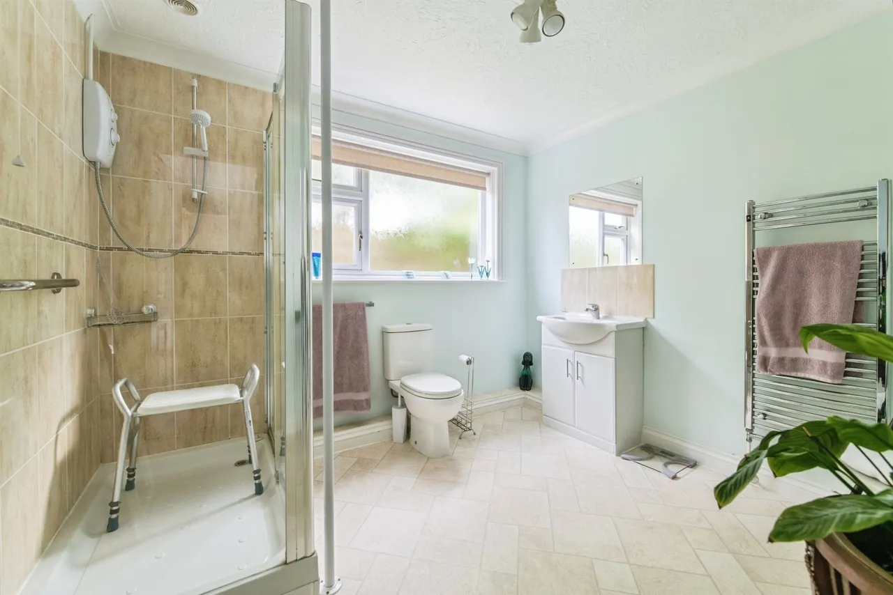 Brunenburg Way, Axminster, EX13, photo 10
