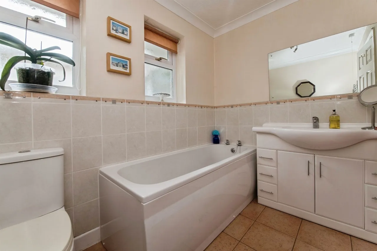 Brunenburg Way, Axminster, EX13, photo 7