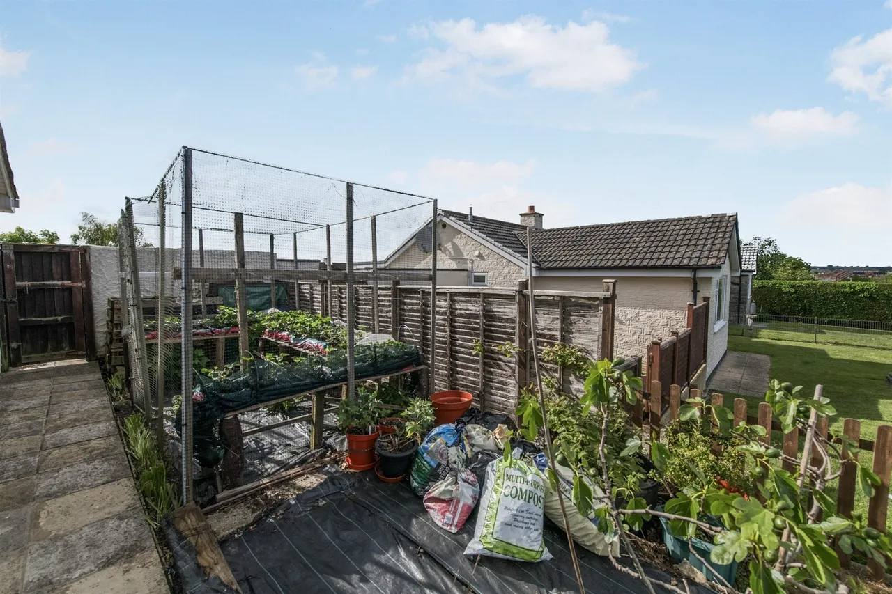 Brunenburg Way, Axminster, EX13, photo 18