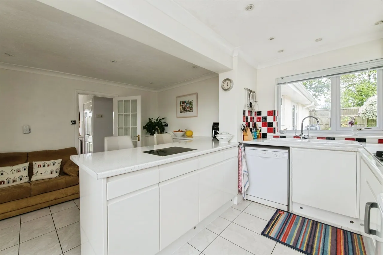 Brunenburg Way, Axminster, EX13, photo 4