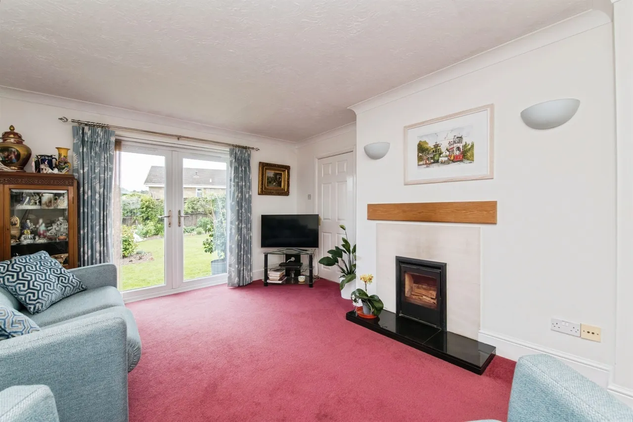 Brunenburg Way, Axminster, EX13, photo 5