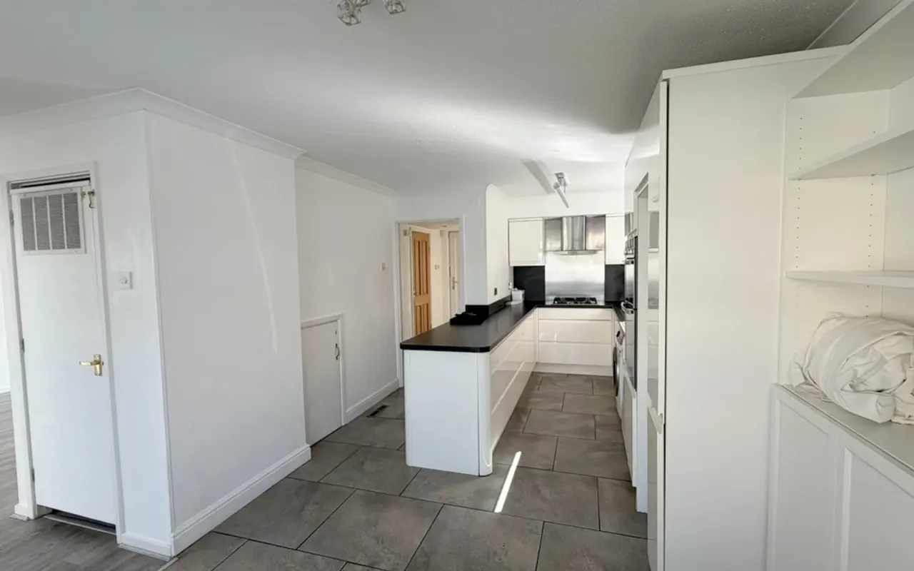 Dawlish Drive, Bedford MK40 3AU, photo 11
