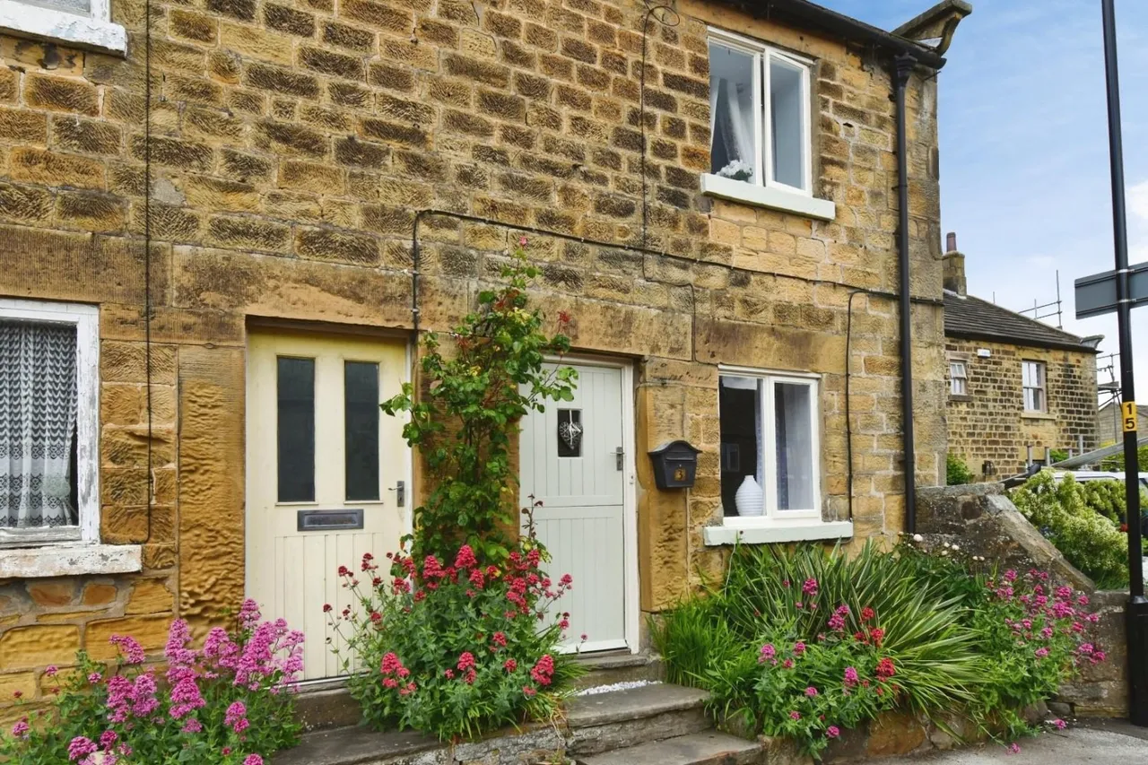 2 bed house for sale — Main Street, Kirkby Malzeard, Ripon