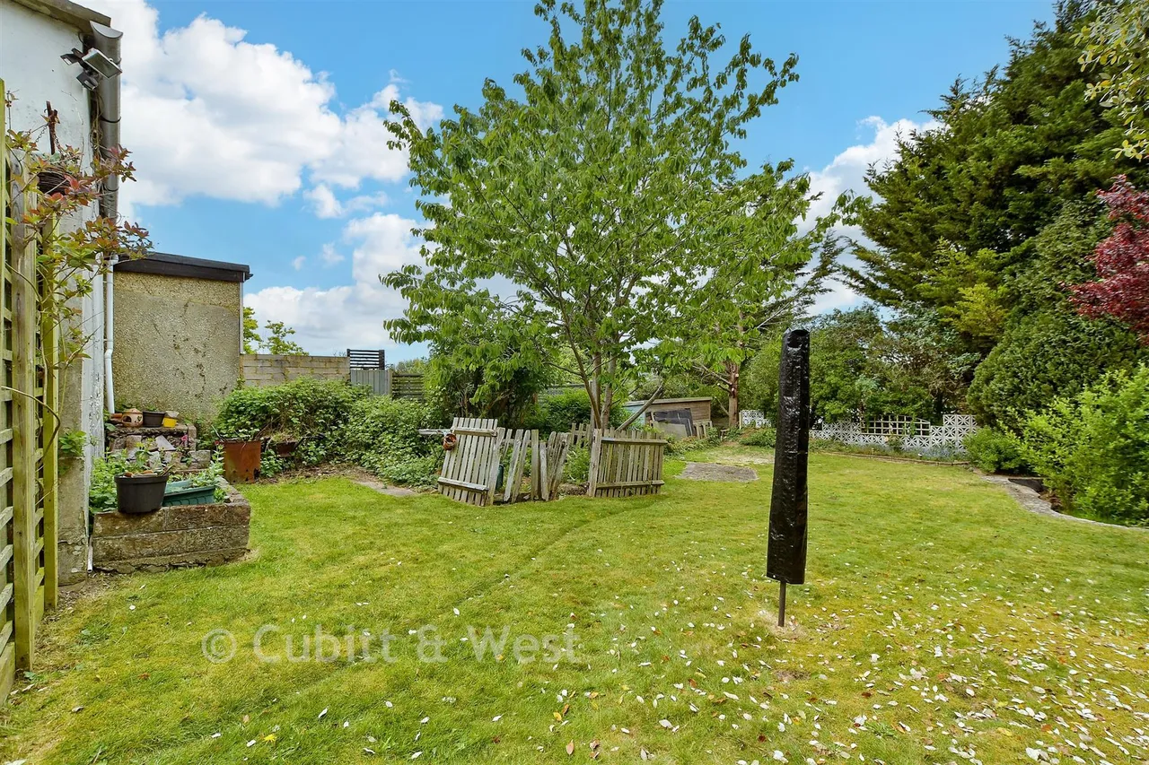 Greenfield Crescent, Patcham, BN1, photo 4