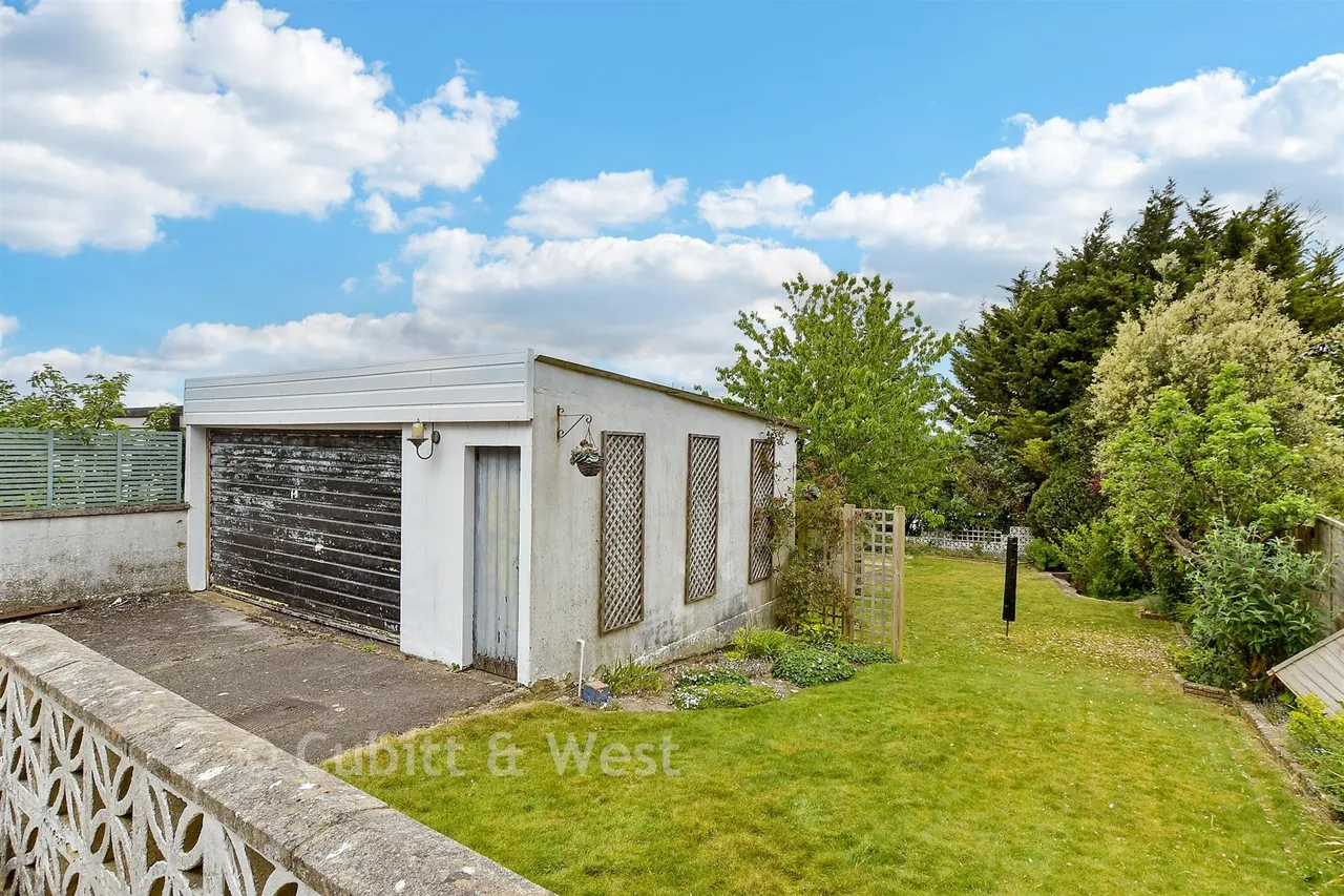 Greenfield Crescent, Patcham, BN1, photo 3