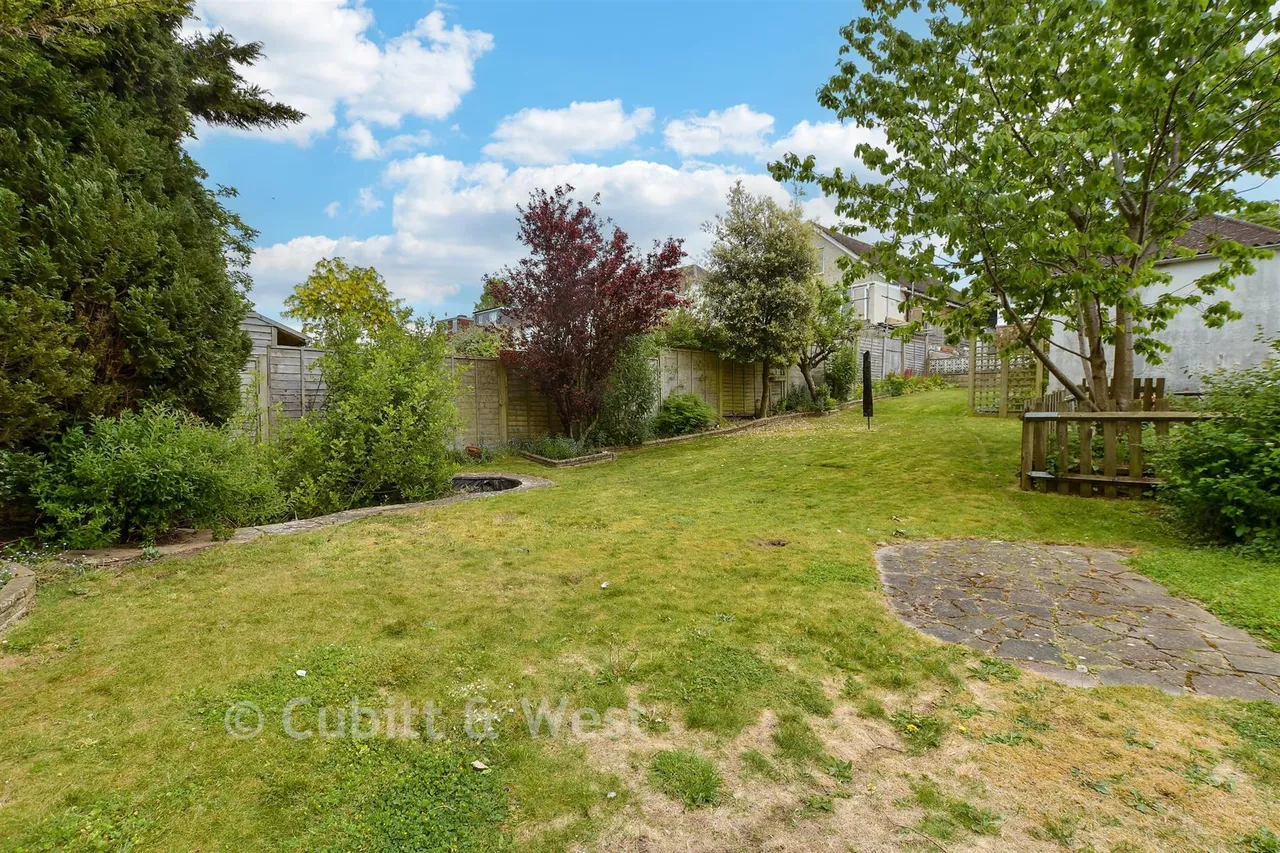 Greenfield Crescent, Patcham, BN1, photo 11