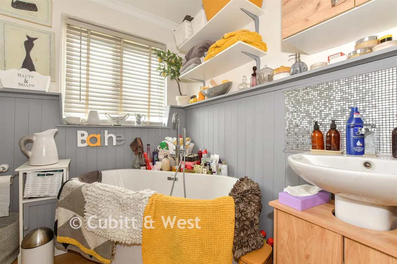 Greenfield Crescent, Patcham, BN1, photo 8