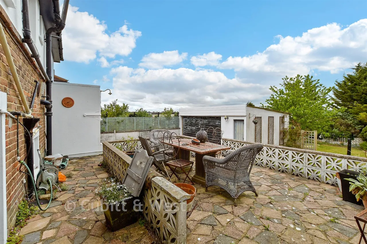 Greenfield Crescent, Patcham, BN1, photo 10