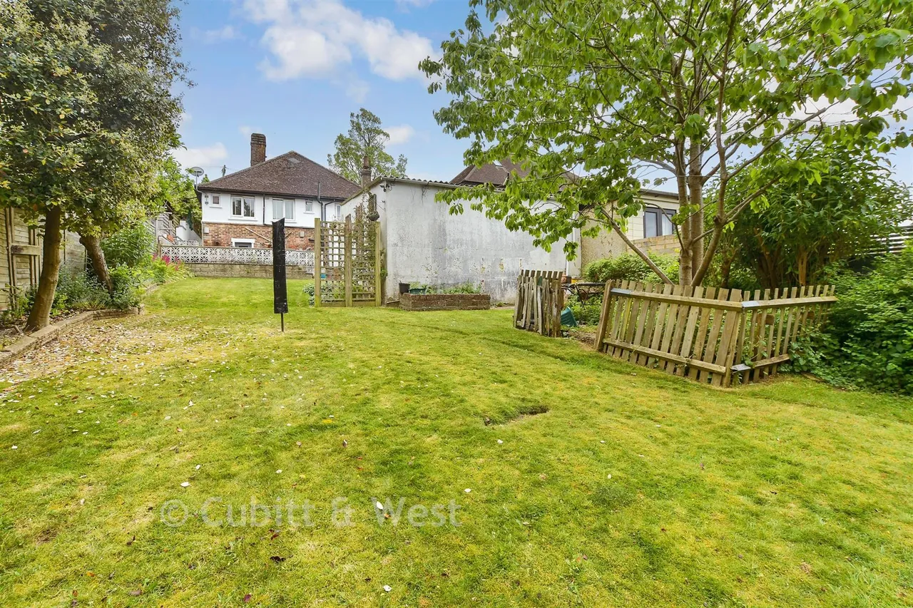 Greenfield Crescent, Patcham, BN1, photo 13