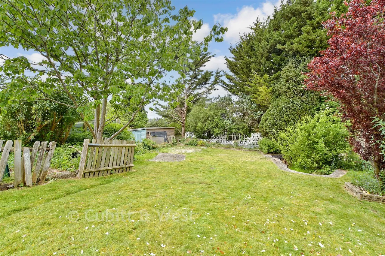 Greenfield Crescent, Patcham, BN1, photo 12