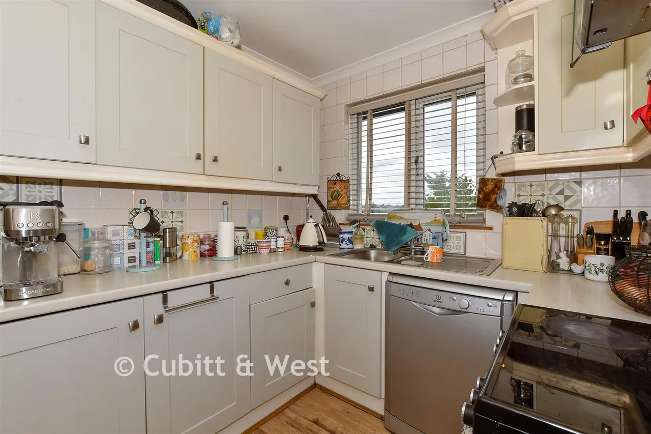 Greenfield Crescent, Patcham, BN1, photo 15