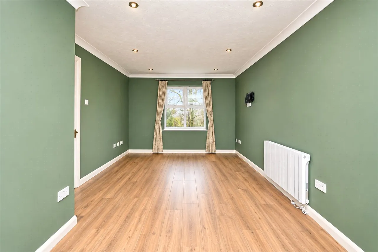 Regent Court, Norn Hill, Basingstoke, RG21, photo 6