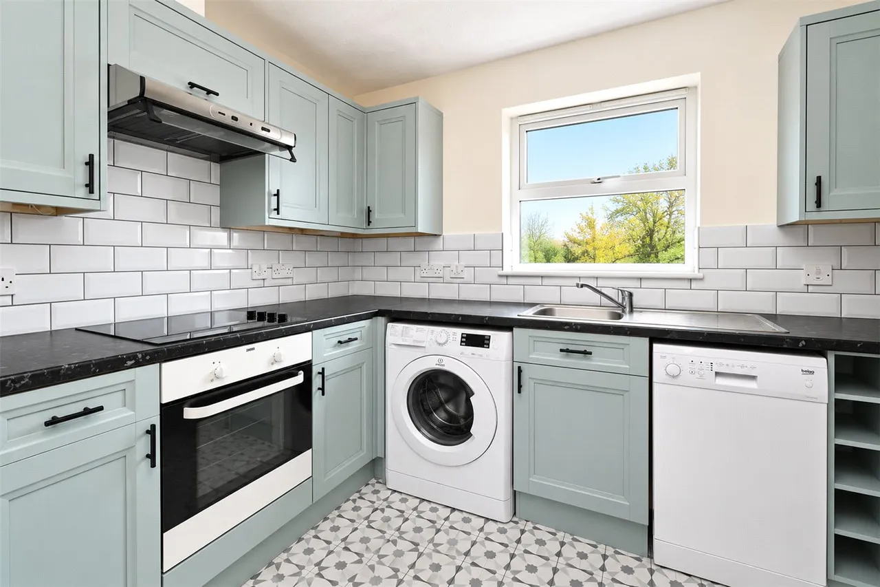 Regent Court, Norn Hill, Basingstoke, RG21, photo 5