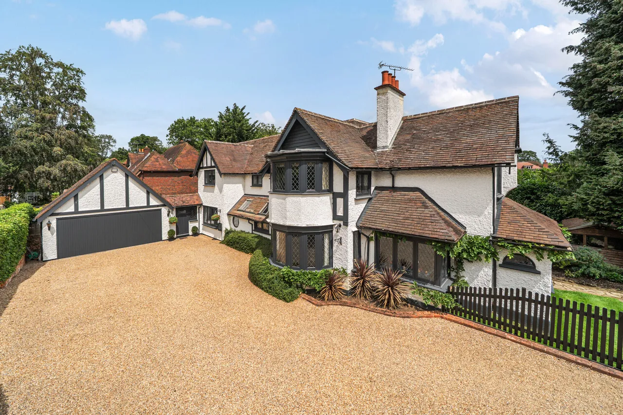 5 bed house for sale — The Avenue, Farnham Common, SL2