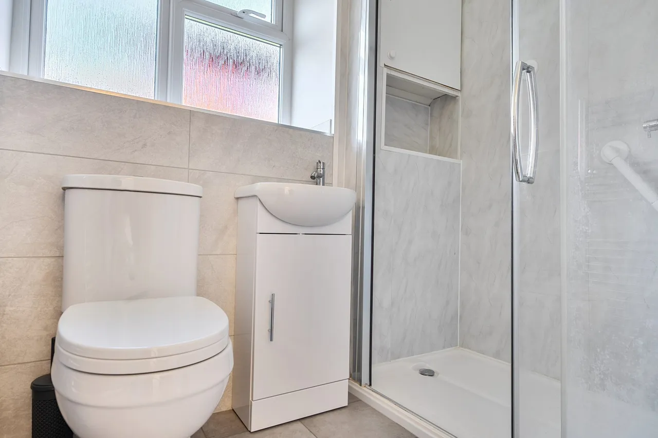 Ravelin Close, Crondall, Farnham, GU10 5PS, photo 10