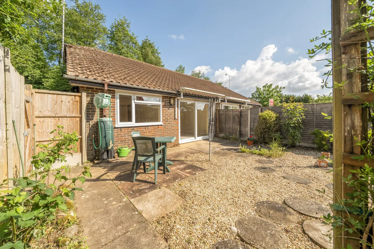 Ravelin Close, Crondall, Farnham, GU10 5PS, photo 14