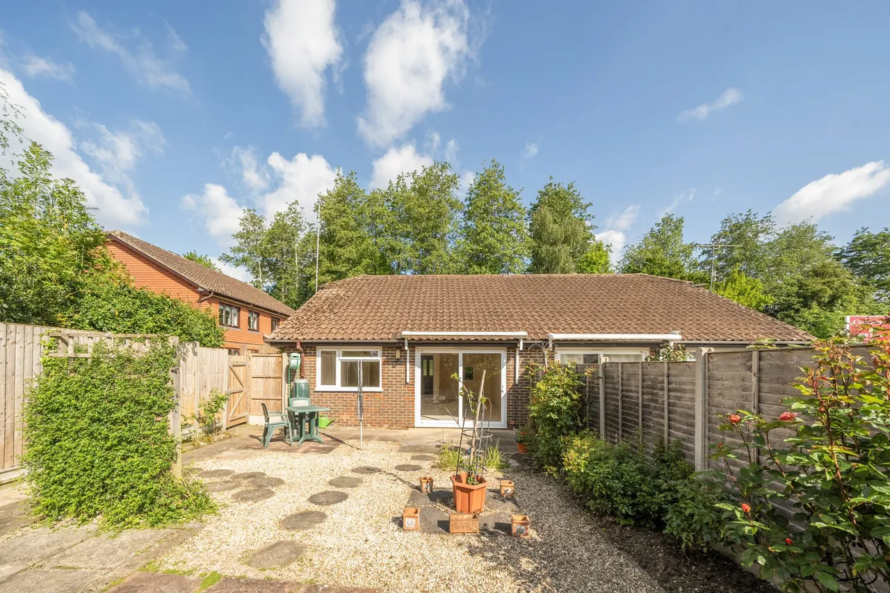 Ravelin Close, Crondall, Farnham, GU10 5PS, photo 13