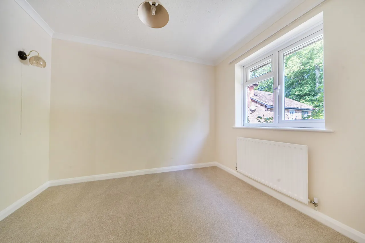 Ravelin Close, Crondall, Farnham, GU10 5PS, photo 8