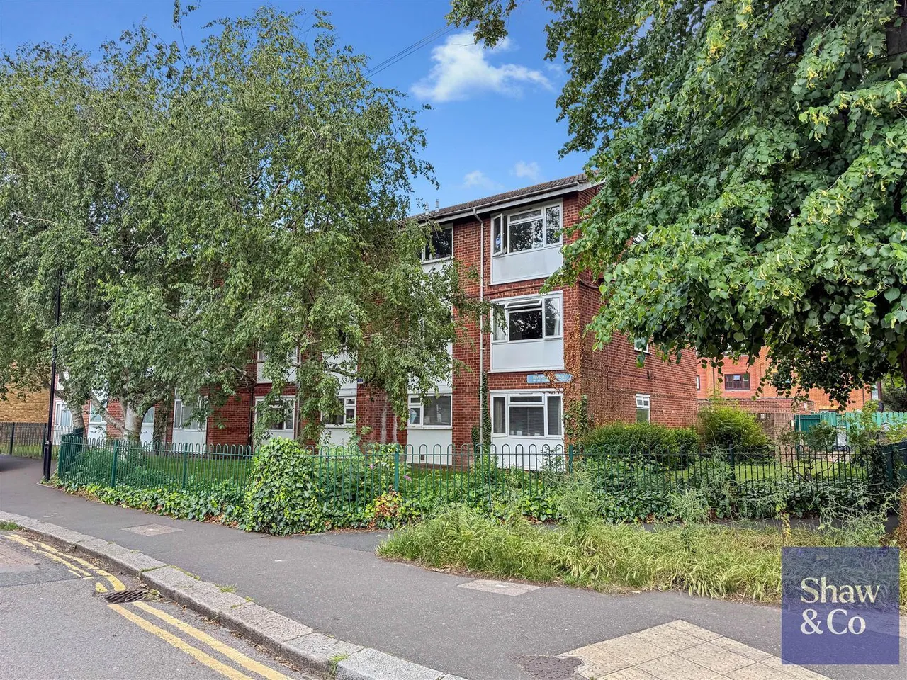 2 bed flat for sale, Woodlands Road, Isleworth