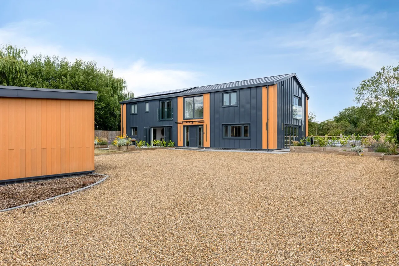 Smart New Build Home in Tibenham, photo 5