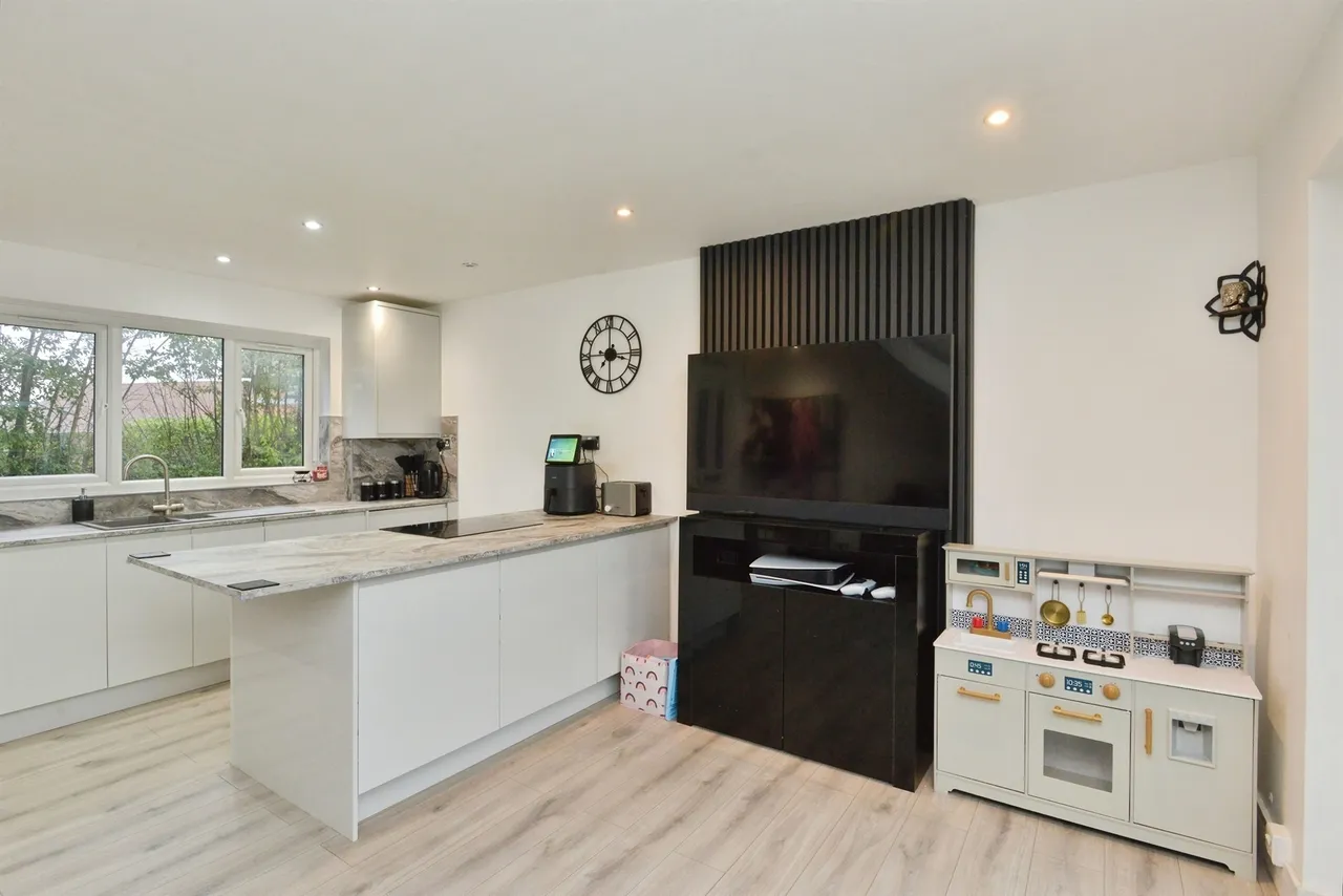 Sutton Court, Emerson Valley, MK4, photo 3
