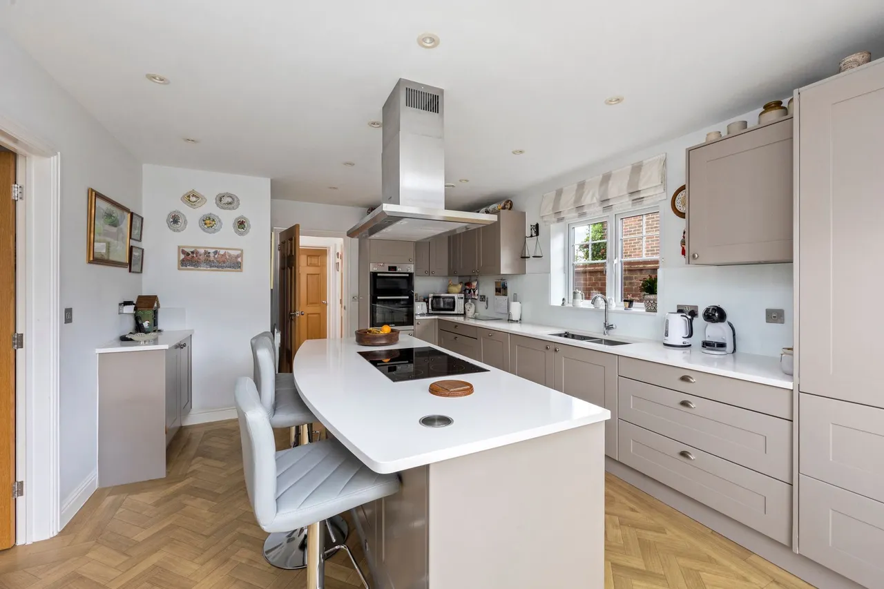 Firs Close, Horsham, RH12, photo 6
