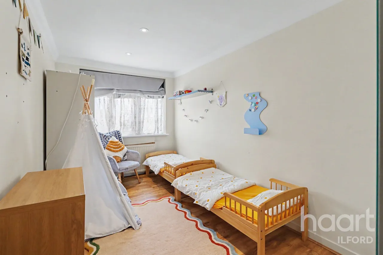 Canterbury Avenue, Ilford, IG1, photo 13