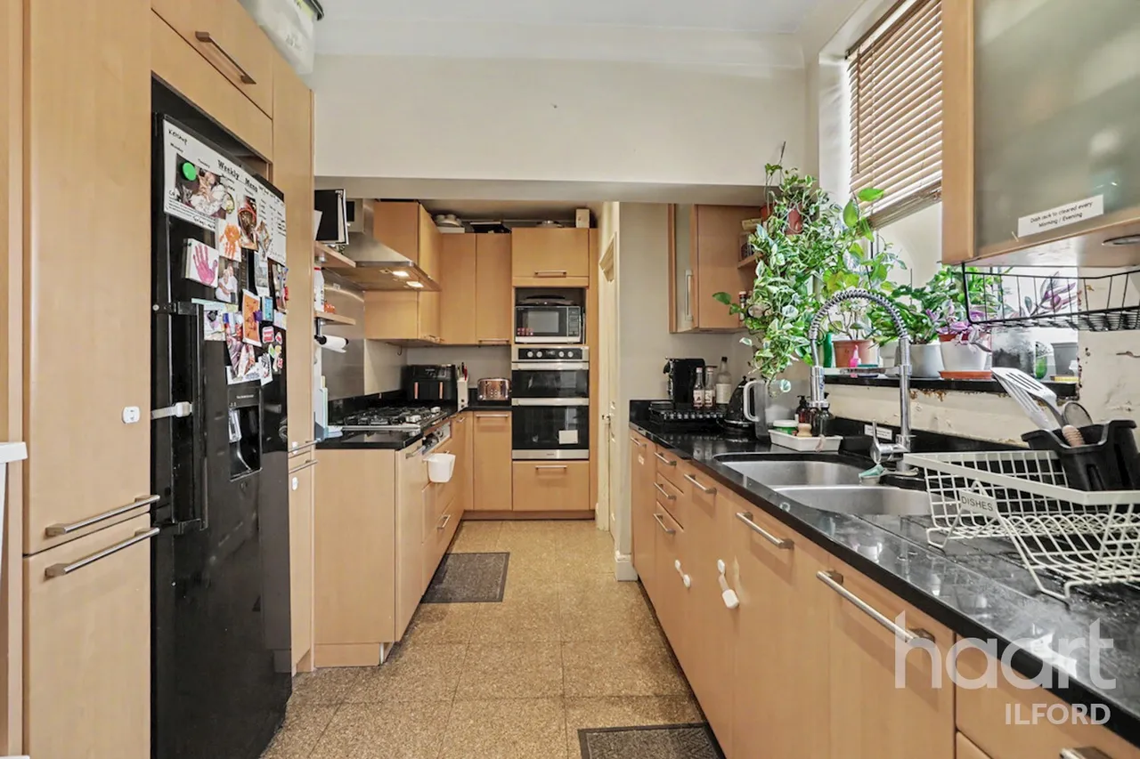Canterbury Avenue, Ilford, IG1, photo 8