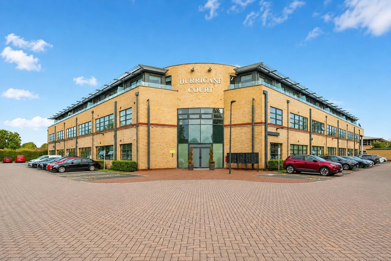 2 bed flat for sale, Heron Drive, Slough, SL3