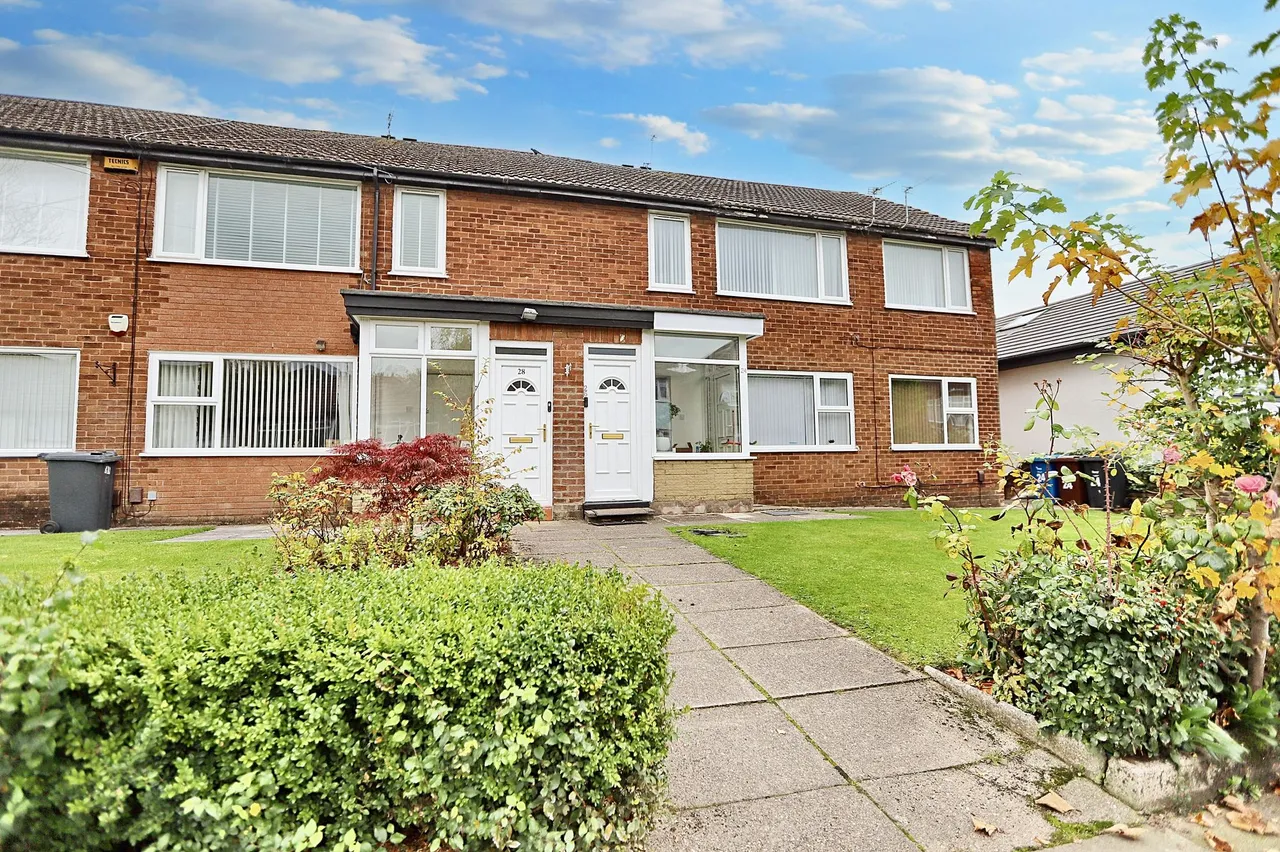 2 bed flat for sale, Hawkstone Avenue, Whitefield, M45