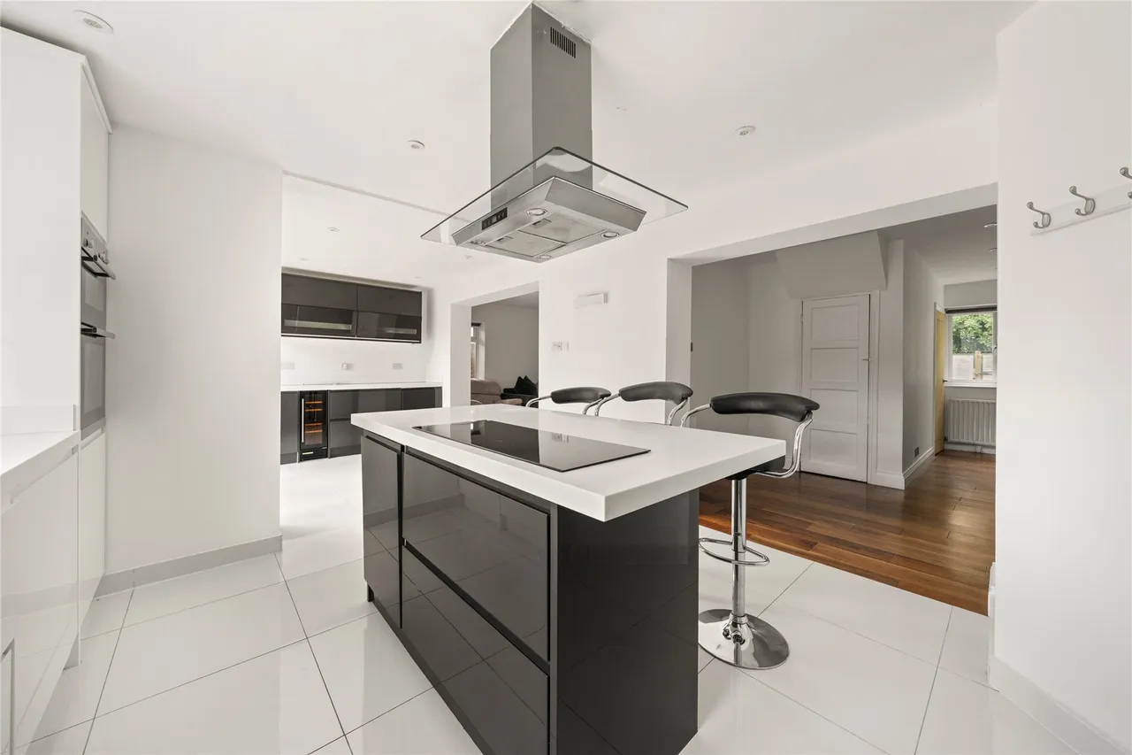 Dirtham Lane, Effingham, Leatherhead, Surrey, KT24, photo 3