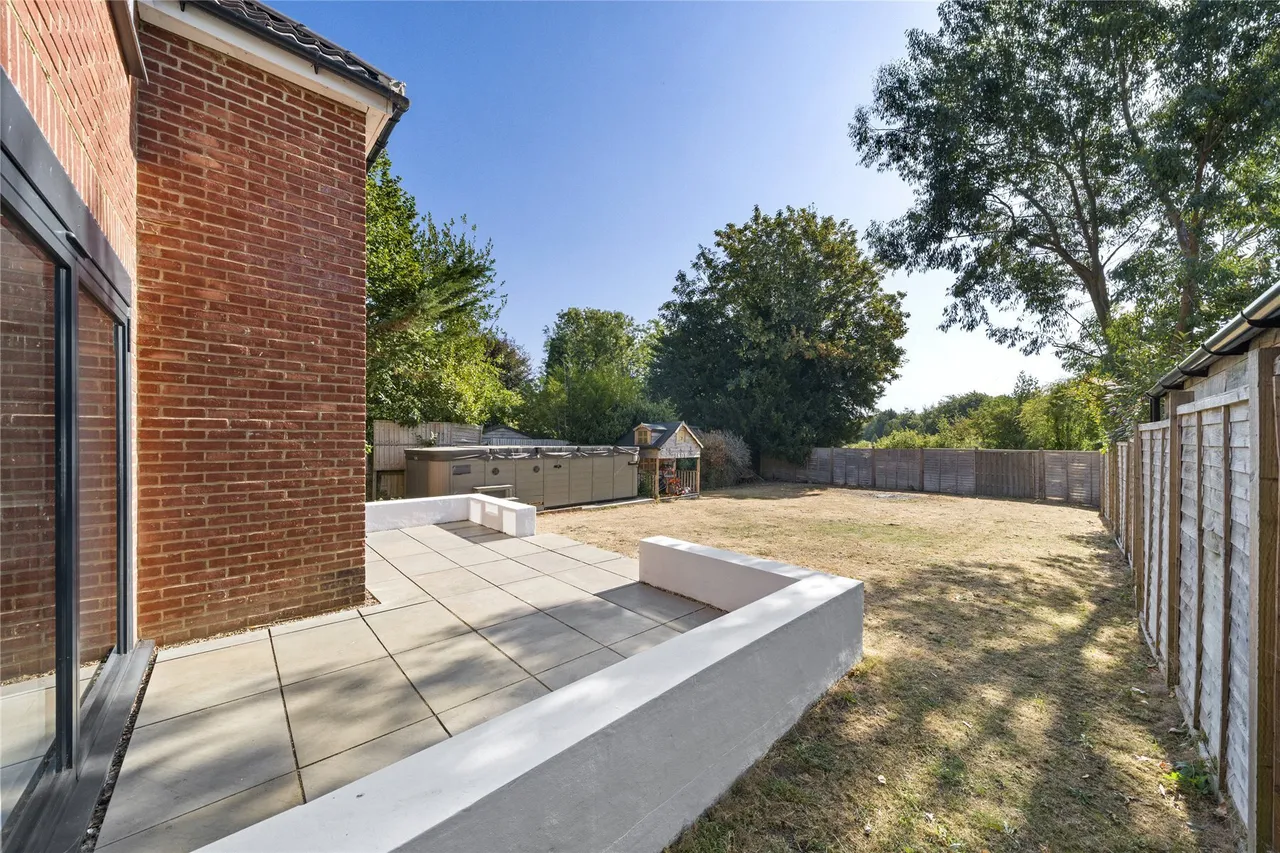 Dirtham Lane, Effingham, Leatherhead, Surrey, KT24, photo 11