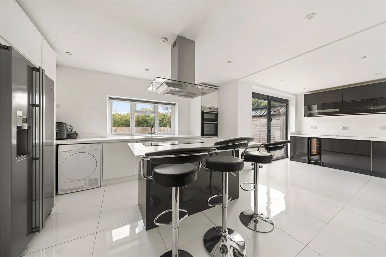 4 bed house to rent — Dirtham Lane, Effingham, Leatherhead, Surrey, KT24