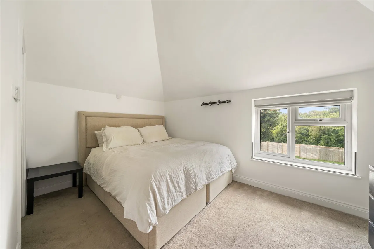 Dirtham Lane, Effingham, Leatherhead, Surrey, KT24, photo 8