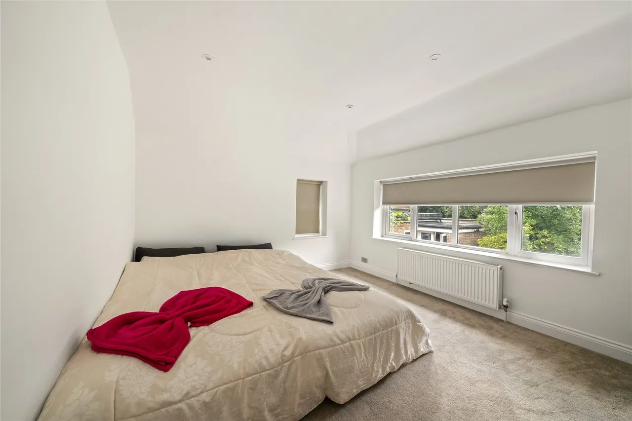 Dirtham Lane, Effingham, Leatherhead, Surrey, KT24, photo 7