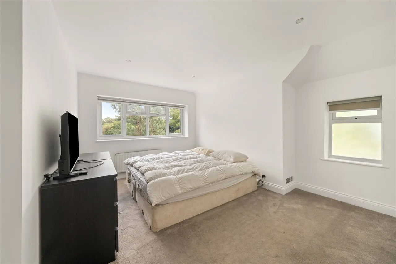 Dirtham Lane, Effingham, Leatherhead, Surrey, KT24, photo 6