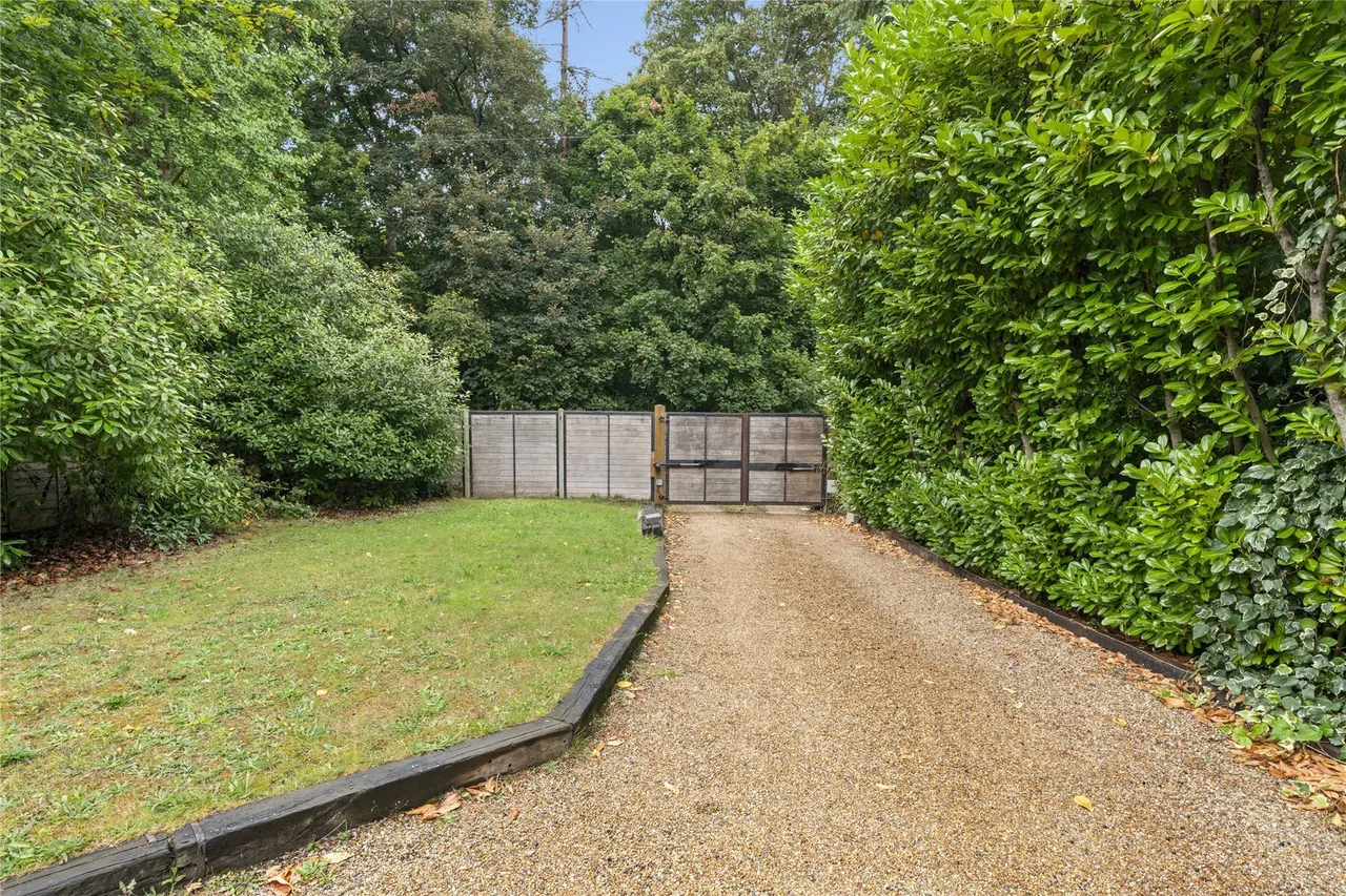 Dirtham Lane, Effingham, Leatherhead, Surrey, KT24, photo 13