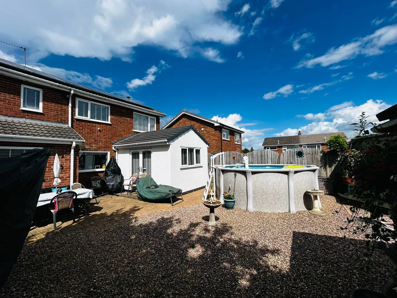 Outlands Drive, Hinckley, photo 2
