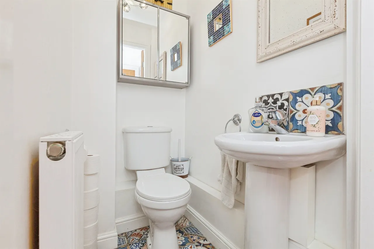 Outlands Drive, Hinckley, photo 9