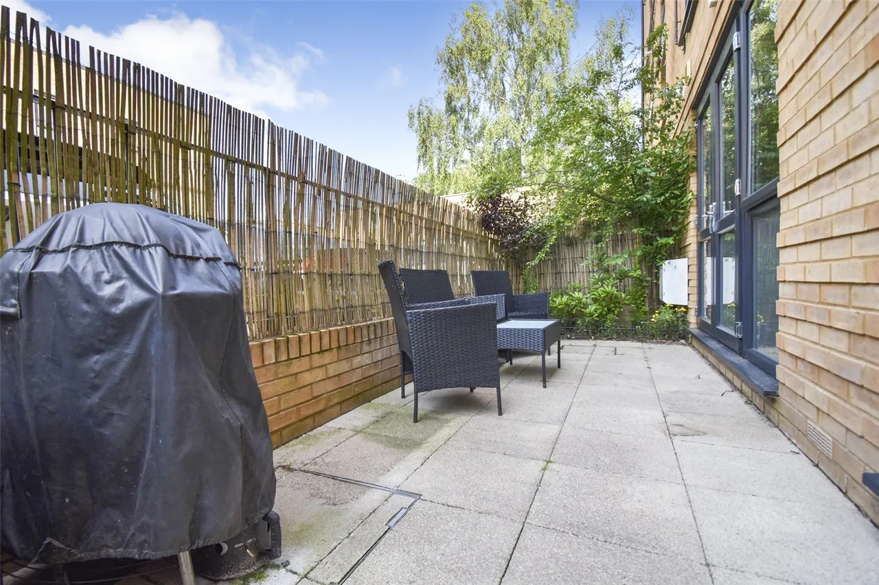 Exchange Close, Aldershot, Hampshire, GU11 2FD, photo 4